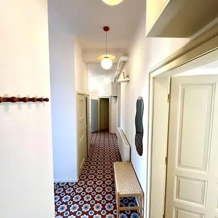 Newly Reconstructed City Center Flat - 3 Bedrooms Апартаменты