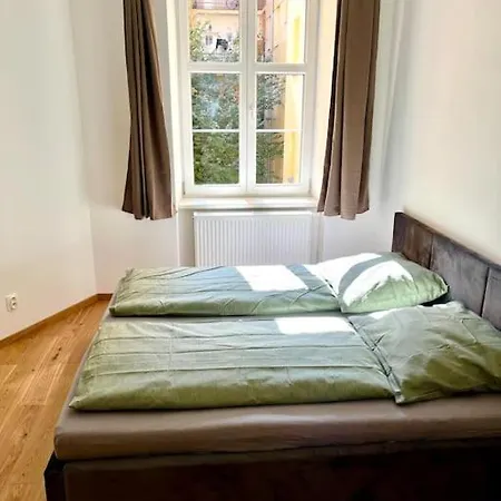 Newly Reconstructed City Center Flat - 3 Bedrooms Апартаменты